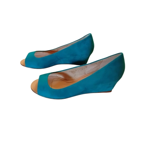 Dolce Vita Women's 7M Teal Suede Wedge 2 1/2" Platform Heel - Picture 2 of 5